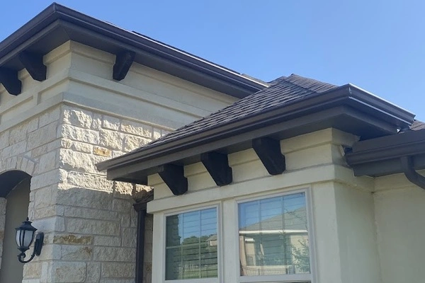 Professional gutter installer in Manor, TX